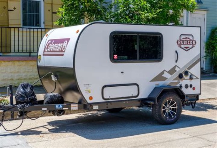 Can a travel trailer tip over while parked?