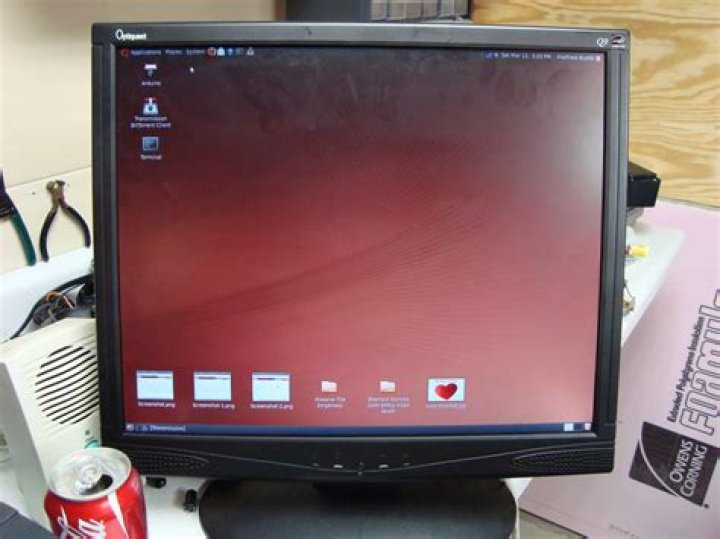 Can power supply cause display issues?