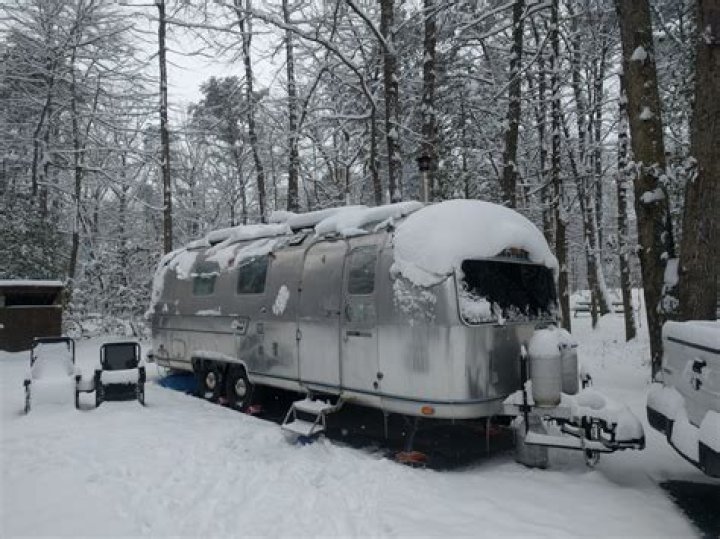 Do airstreams have window screens?
