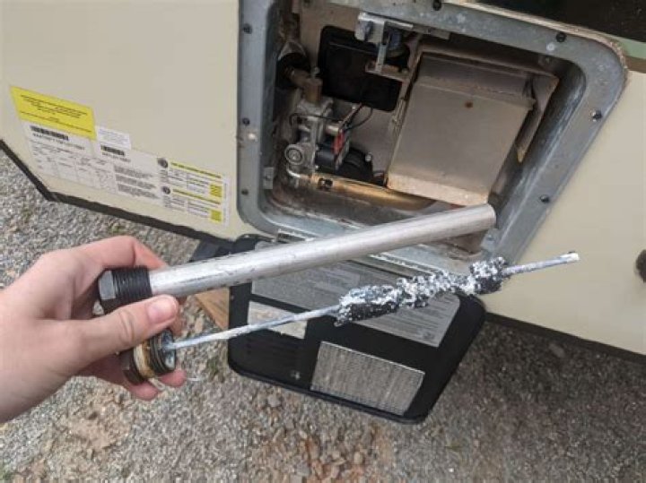 Do new water heaters have anode rods?