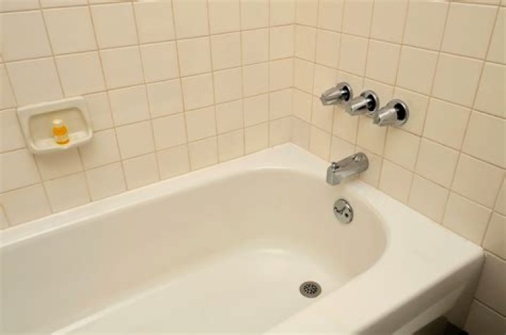 Does a bathtub need a vent
