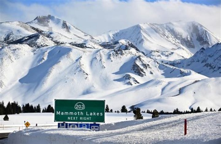 Does Mammoth Lakes have snow