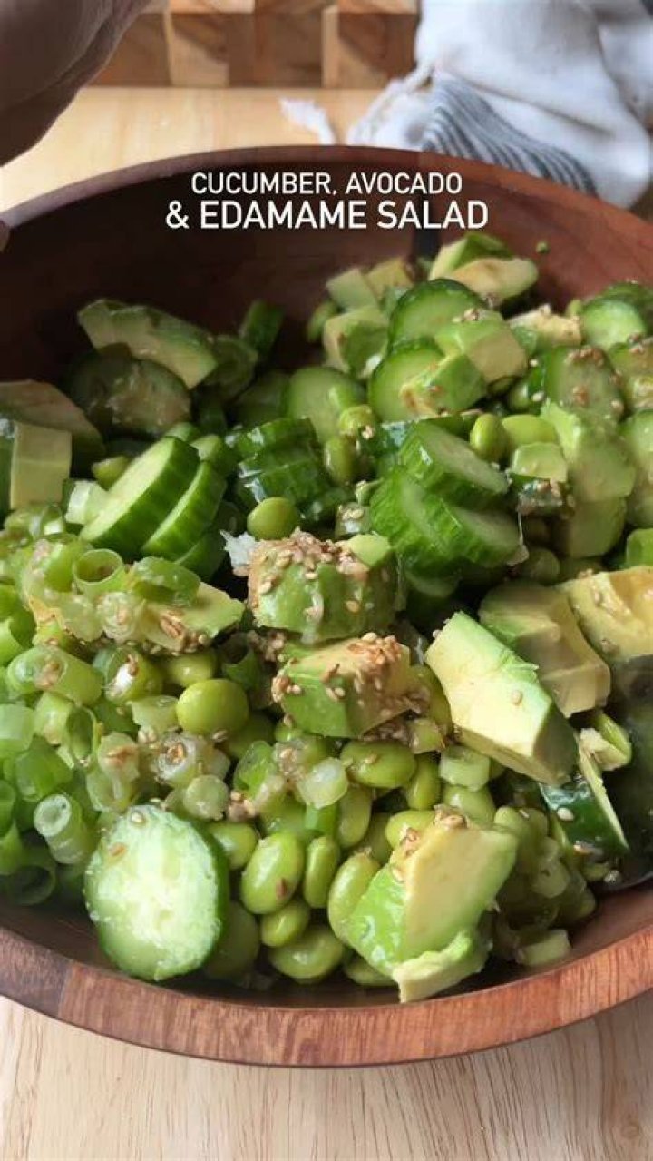 Does tabbouleh contain cucumber?