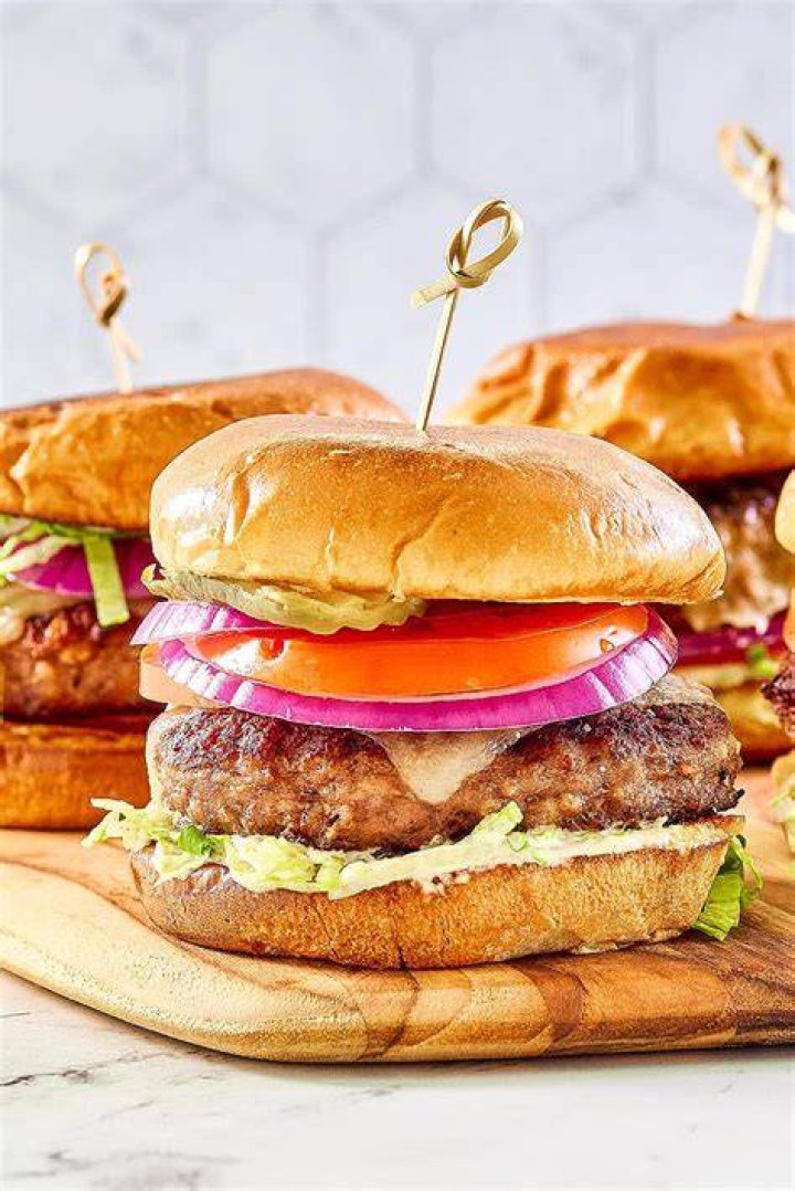 Does turkey burger taste like beef?