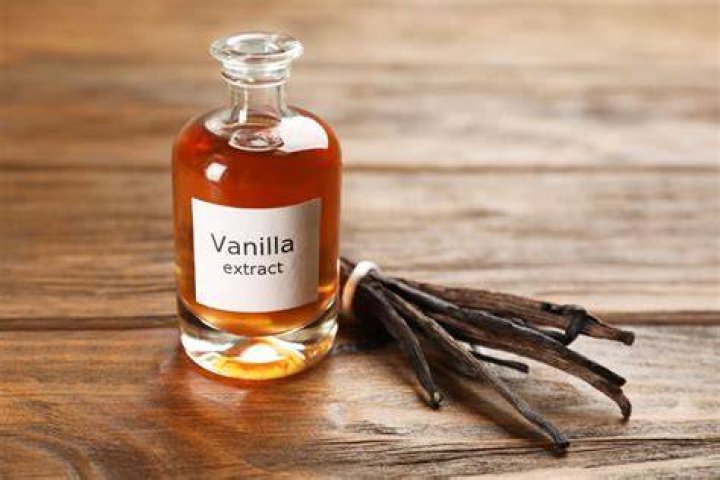 How do I substitute vanilla extract for almond extract?