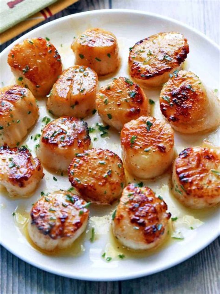 How do you cook precooked scallops?