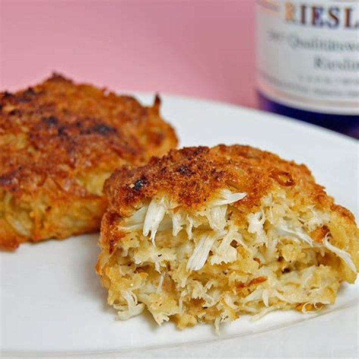 How do you keep crab cakes from falling apart?
