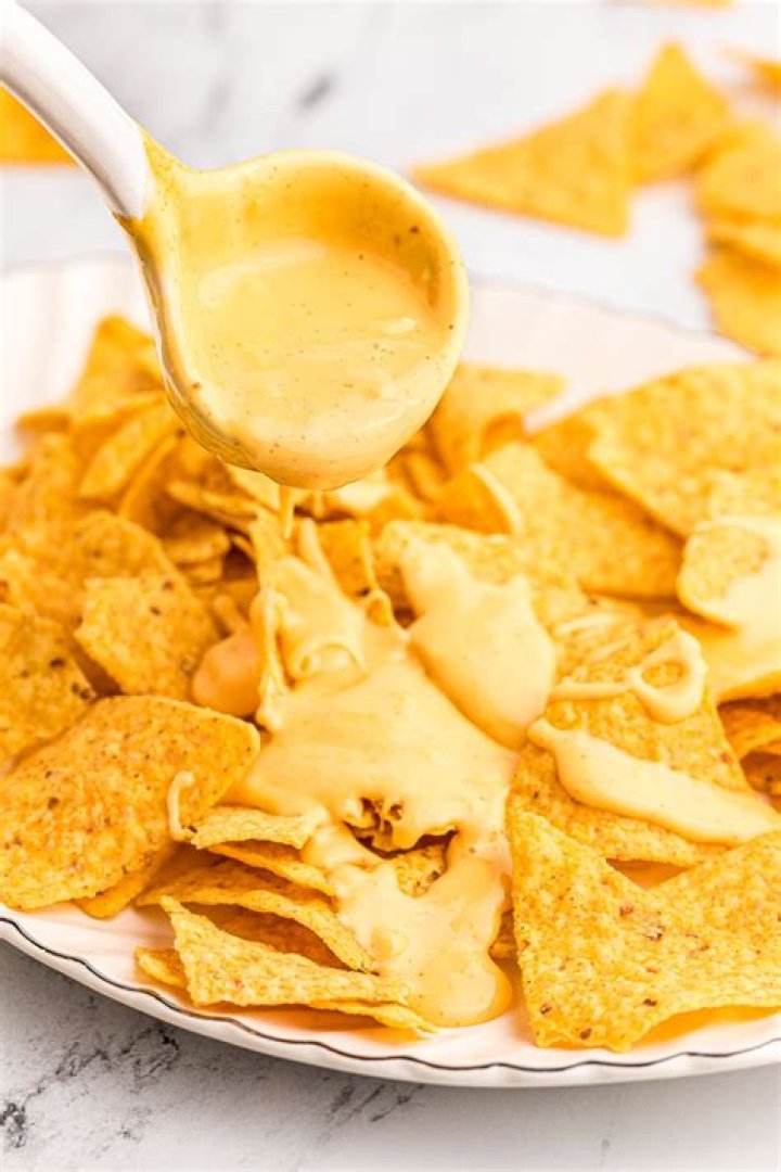 How do you make dip sauce for chips?