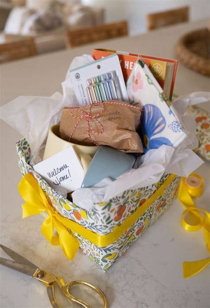 How do you make your own DIY window cleaner?