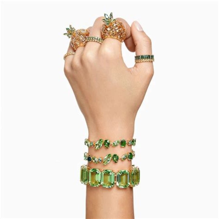 How do you polish a Swarovski ring