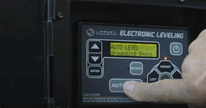 How do you reset error on LCI electronic leveling?