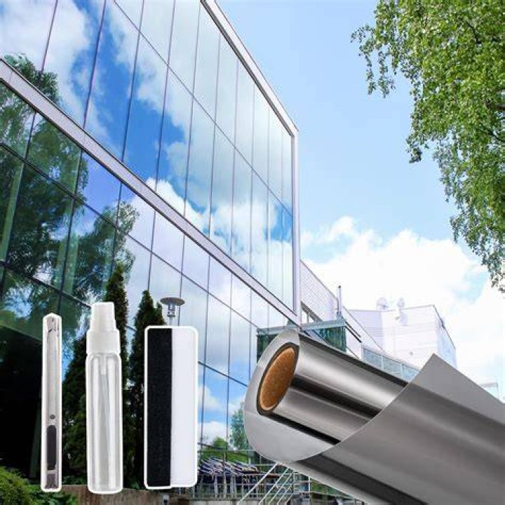 How does a reflective window privacy screen work?