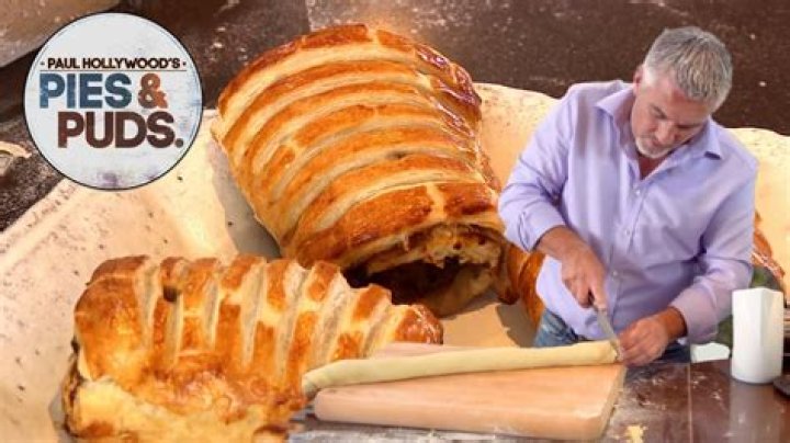 How does Paul Hollywood make bread rolls?