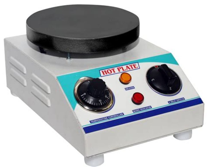 How many volts does a hot plate use?