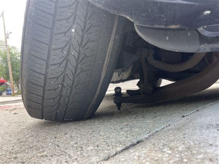 How much does it cost to replace a broken axle?