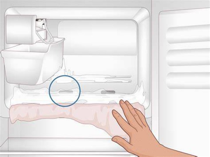 Is gas leaking from fridge dangerous?