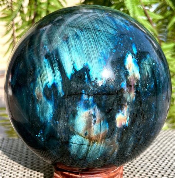 Is labradorite a Chatoyant