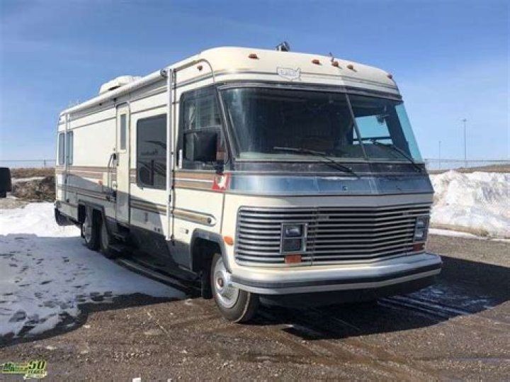What chassis does Holiday Rambler use?