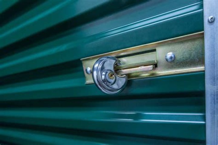 What is a disc lock for a storage unit?