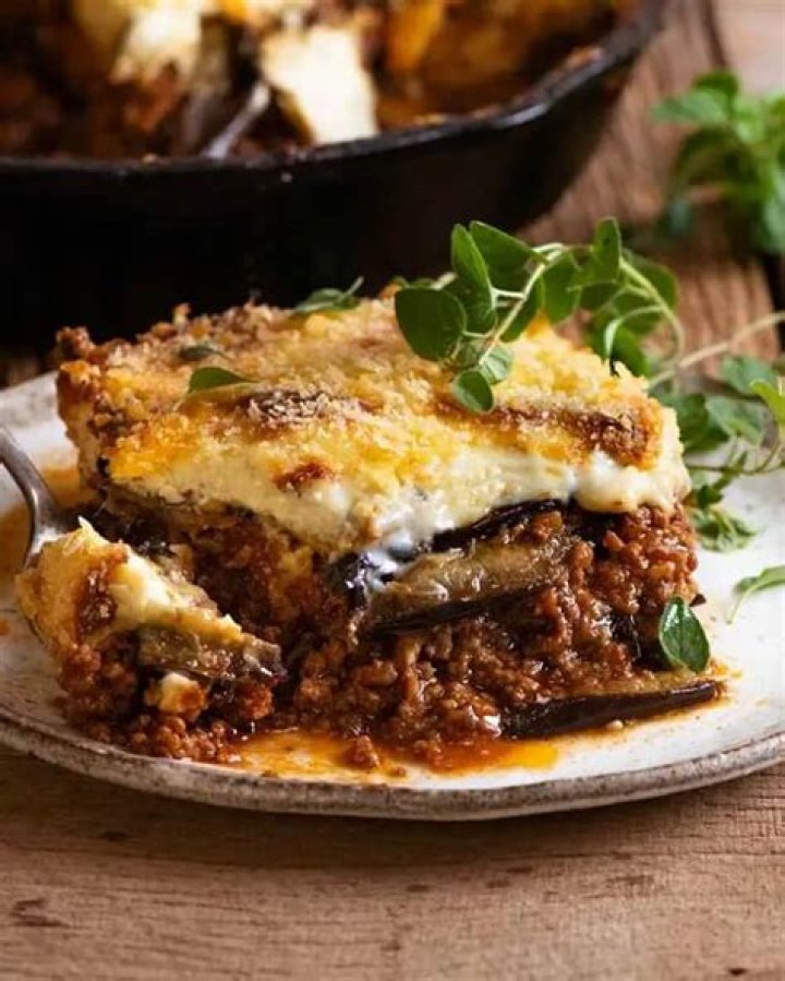 What is the difference between moussaka and pasticcio?