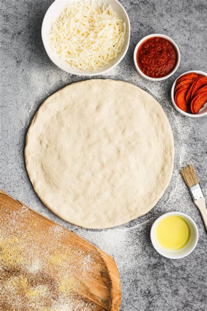 What materials do you need to make pizza?