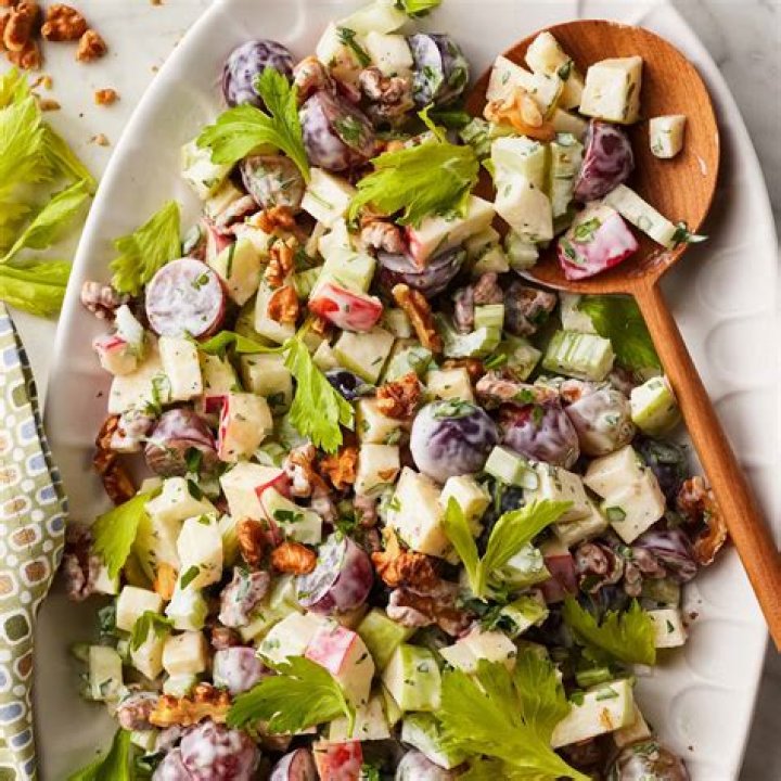 What nut does a Waldorf salad contain?