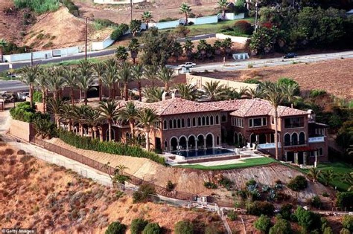 Where Does Cher have homes